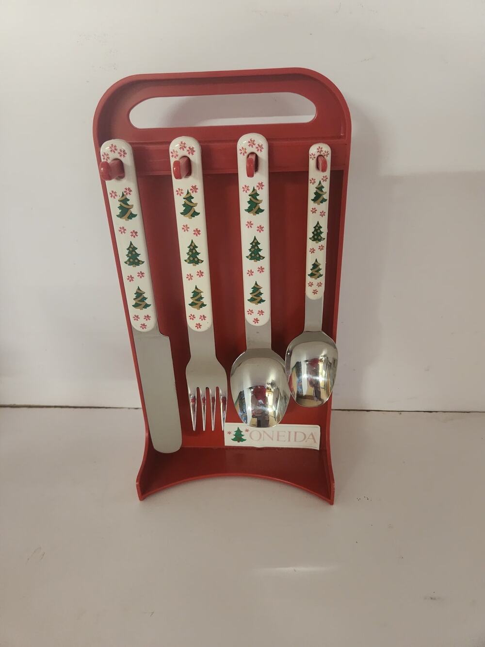 Oneida stainless Holiday 24-Piece Set For 6 Plus Portable Tote Caddy